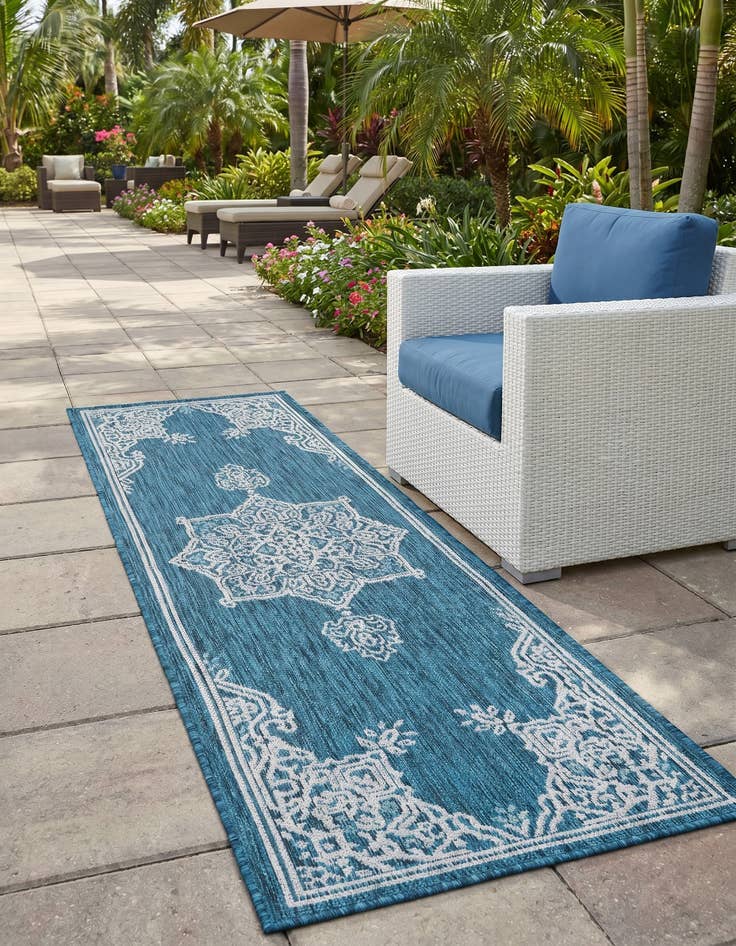 Detail image of 2' x 6' Easy-Clean Traditional Indoor / Outdoor Runner Rug