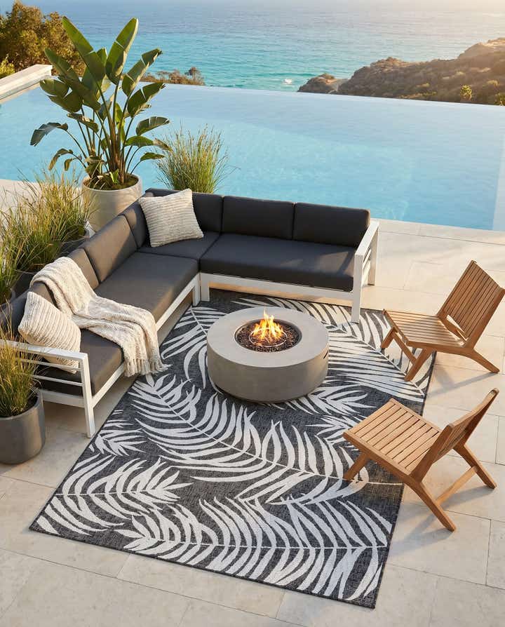 5' 3 x 8' Easy-Clean Botanical Indoor / Outdoor Rug