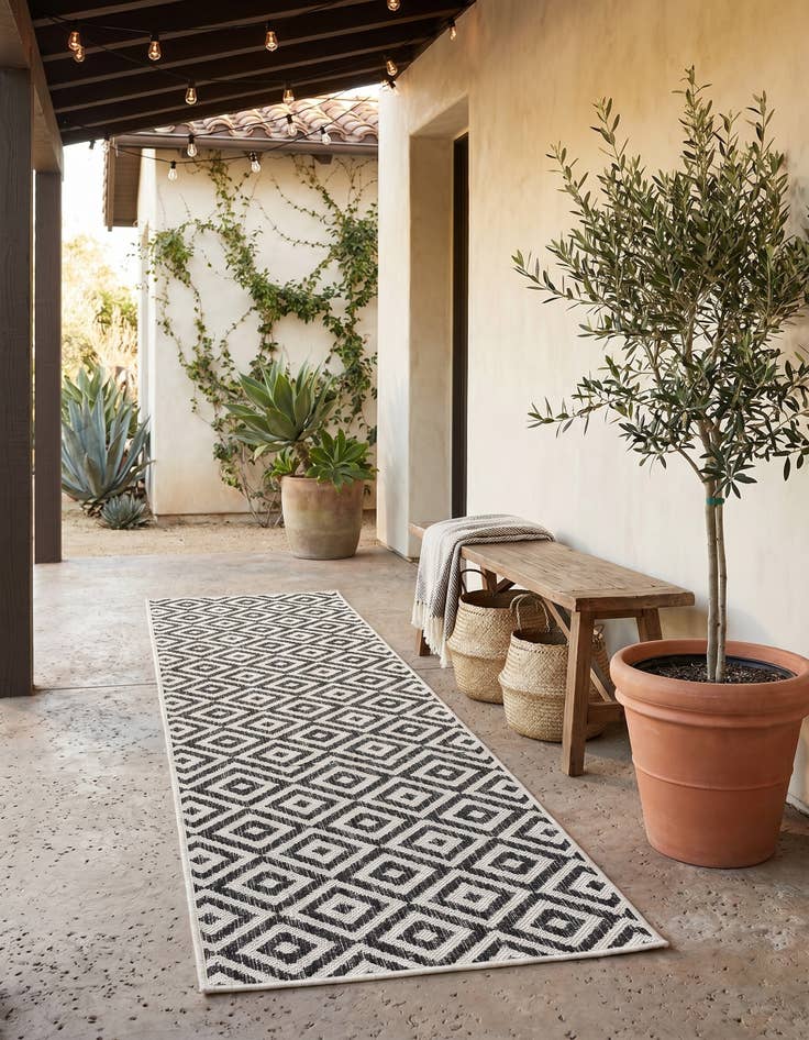 Detail image of 2' x 6' Easy-Clean Jill Zarin Costa Rica Indoor / Outdoor Runner Rug