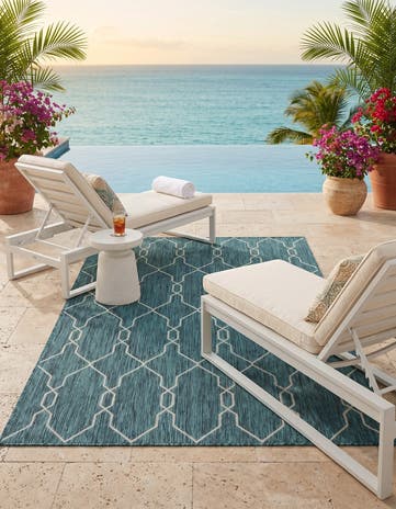5' 3 x 8' Easy-Clean Lattice Indoor / Outdoor Rug