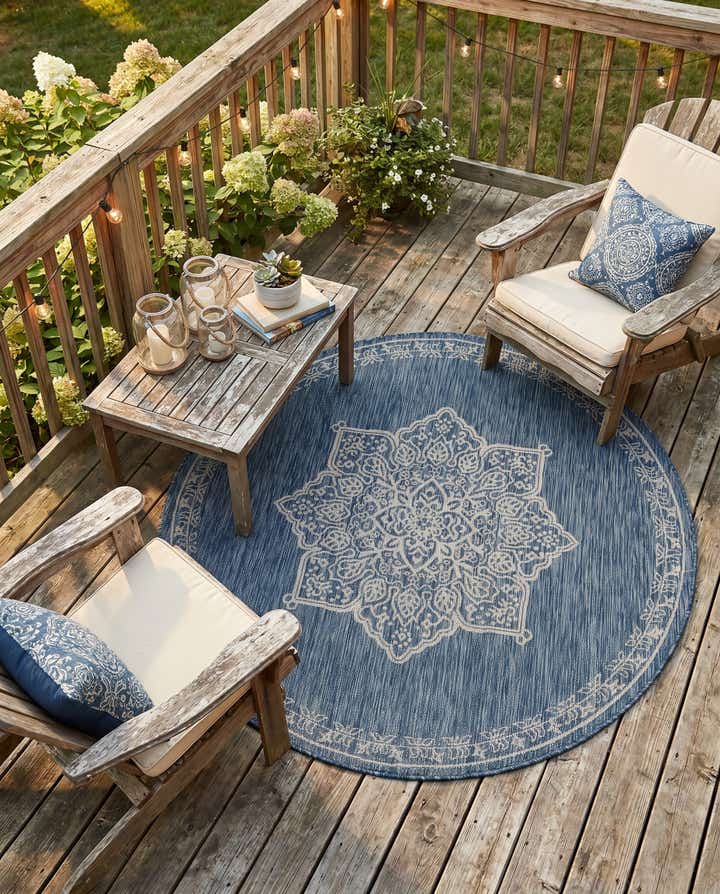 5' 3 x 5' 3 Easy-Clean Traditional Indoor / Outdoor Round Rug
