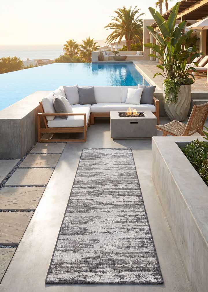 2' 7 x 10' Easy-Clean Modern Indoor / Outdoor Runner Rug