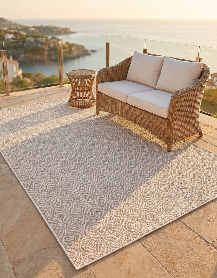 Detail image of 5' 3 x 8' Easy-Clean Trellis Indoor / Outdoor Rug