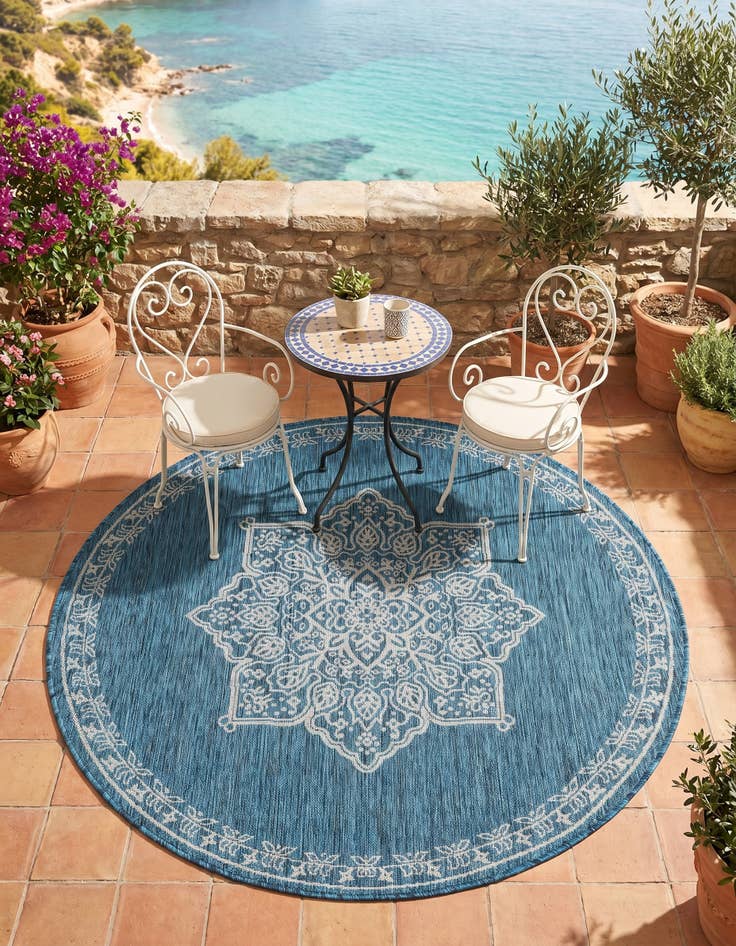 Detail image of 5' 3 x 5' 3 Easy-Clean Traditional Indoor / Outdoor Round Rug