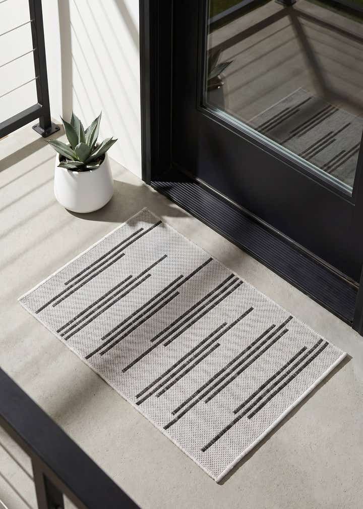 2' x 3' Easy-Clean Modern Indoor / Outdoor Rug