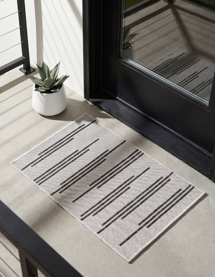 Detail image of 2' x 3' Easy-Clean Modern Indoor / Outdoor Rug
