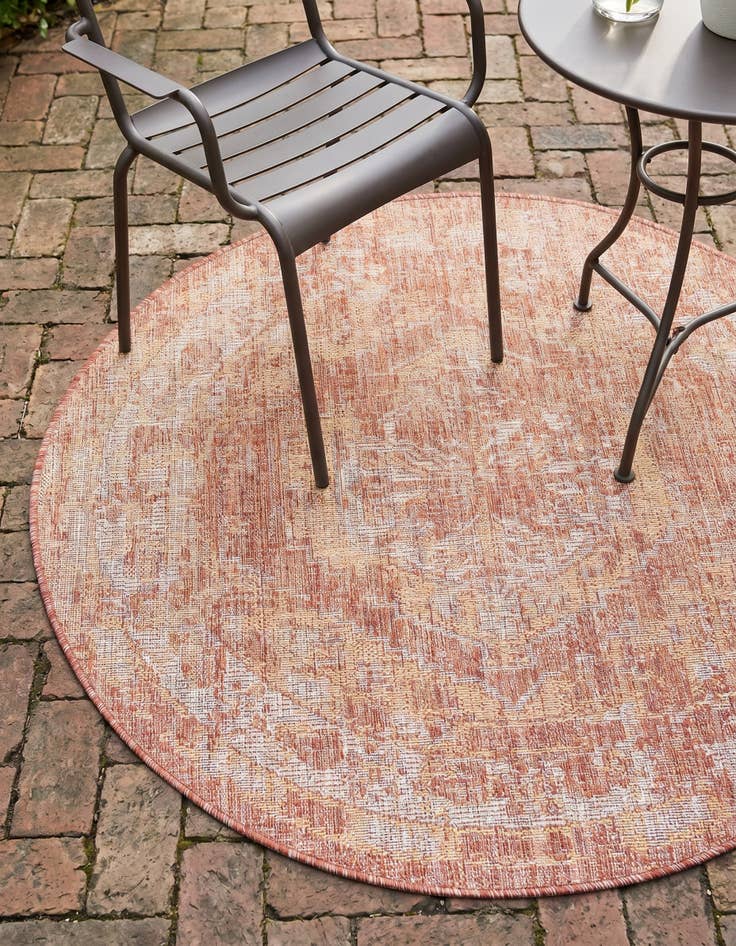 Detail image of 4' x 4' Easy-Clean Traditional Indoor / Outdoor Round Rug