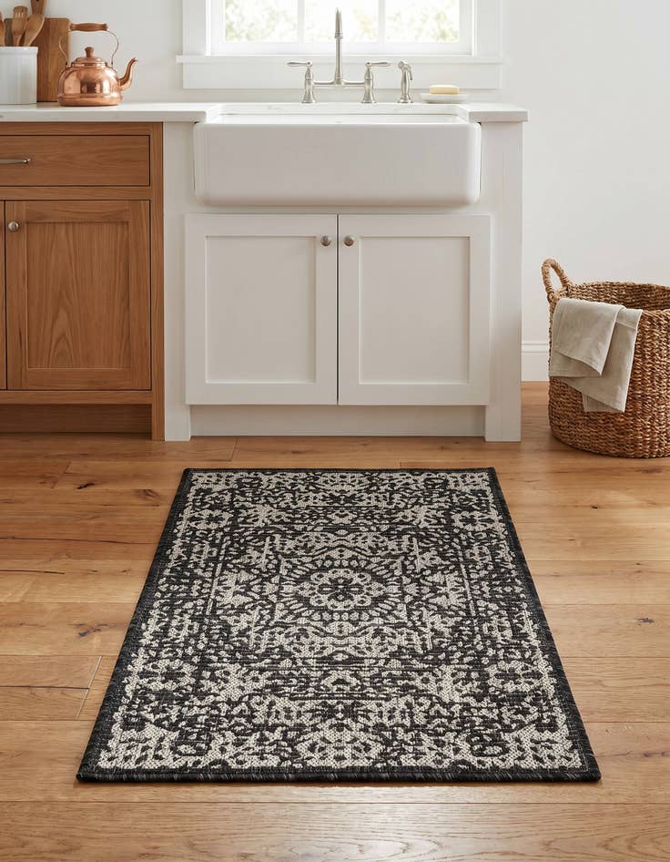 Detail image of 2' x 3' Easy-Clean Traditional Indoor / Outdoor Rug