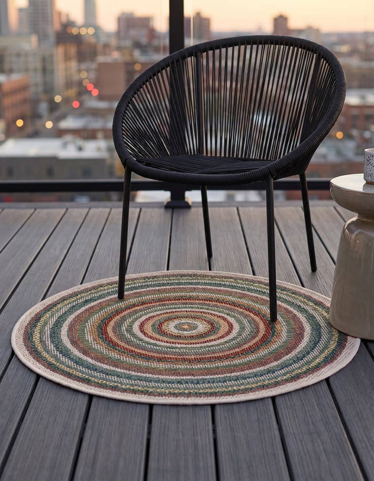 Detail image of 3' 3 x 3' 3 Easy-Clean Baja Indoor / Outdoor Round Rug