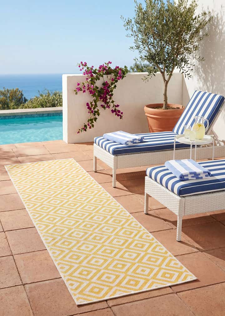 2' x 6' Easy-Clean Jill Zarin Costa Rica Indoor / Outdoor Runner Rug