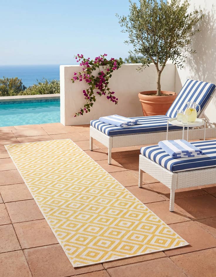 Detail image of 2' x 6' Easy-Clean Jill Zarin Costa Rica Indoor / Outdoor Runner Rug