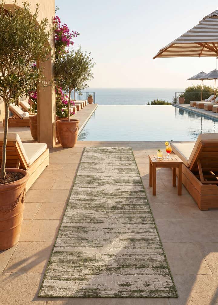 2' 7 x 10' Easy-Clean Modern Indoor / Outdoor Runner Rug