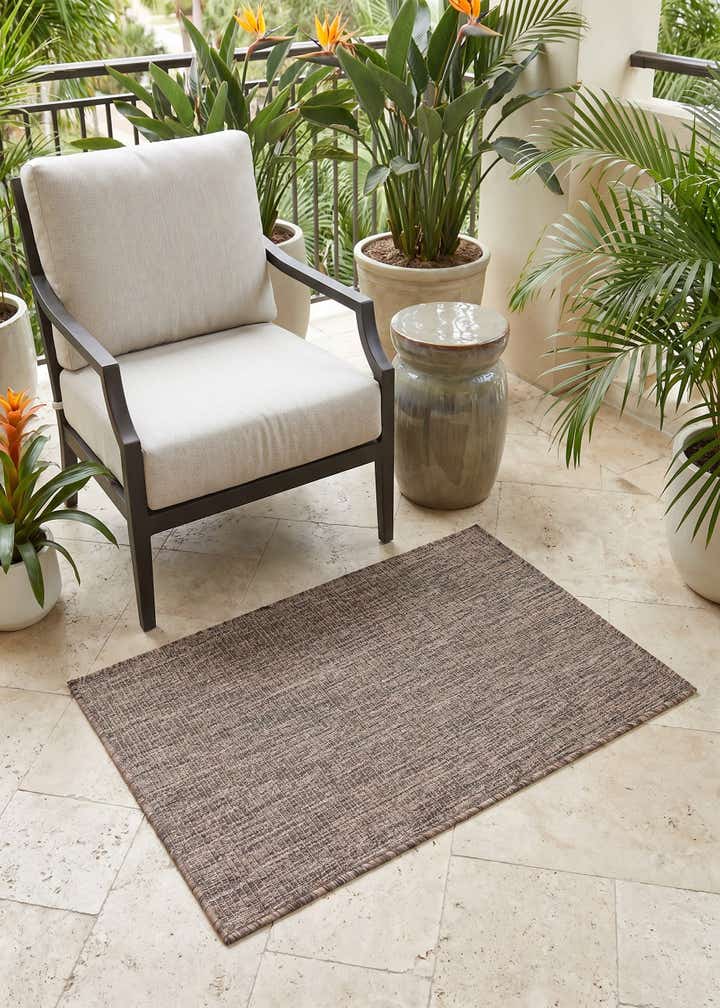 2' x 3' 1 Easy-Clean Solid Indoor / Outdoor Rug