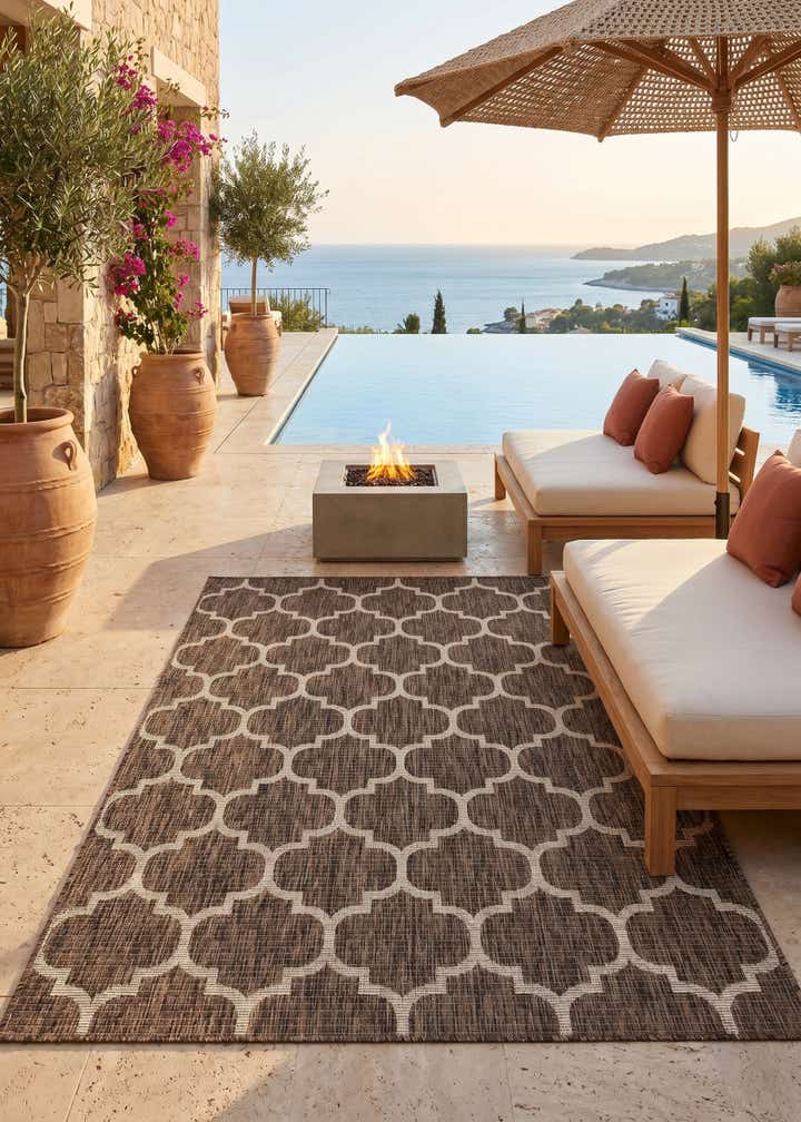 5' 3 x 8' Easy-Clean Trellis Indoor / Outdoor Rug