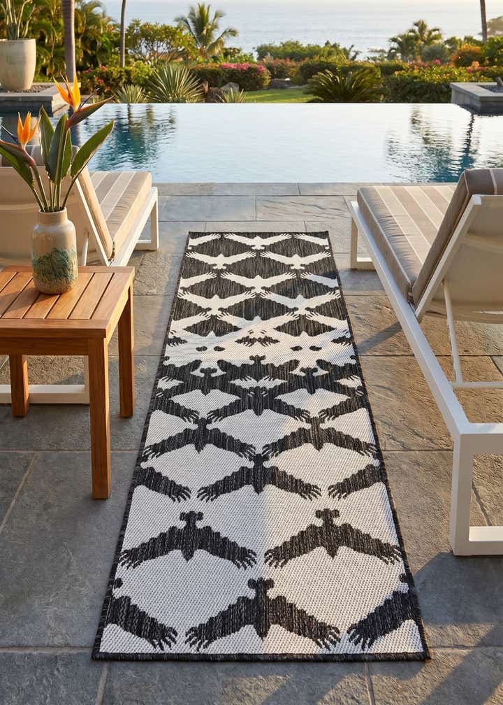 2' x 6' Easy-Clean Modern Indoor / Outdoor Runner Rug