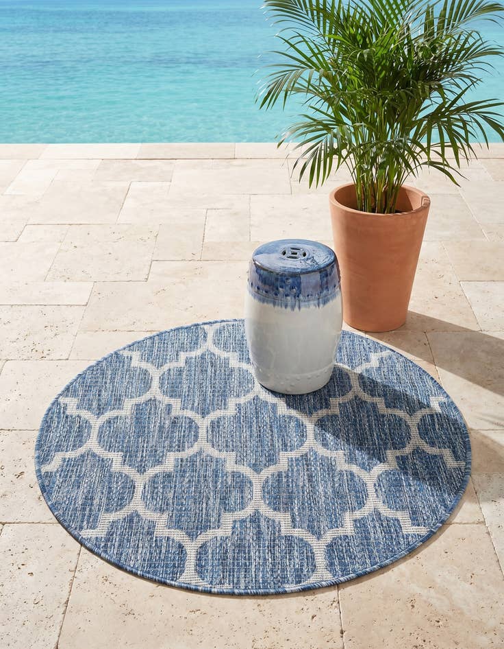 Detail image of 3' x 3' Easy-Clean Trellis Indoor / Outdoor Round Rug