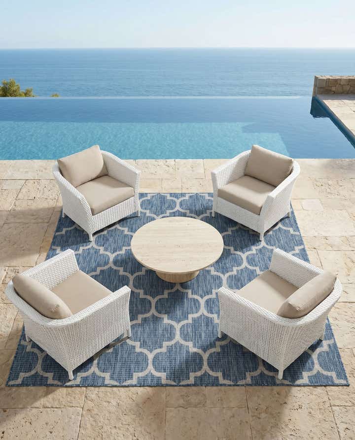7' 10 x 7' 10 Easy-Clean Lattice Indoor / Outdoor Square Rug