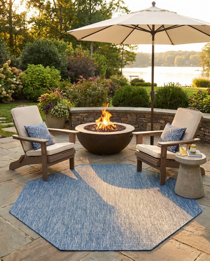 Detail image of 7' 10 x 7' 10 Easy-Clean Solid Indoor / Outdoor Octagon Rug