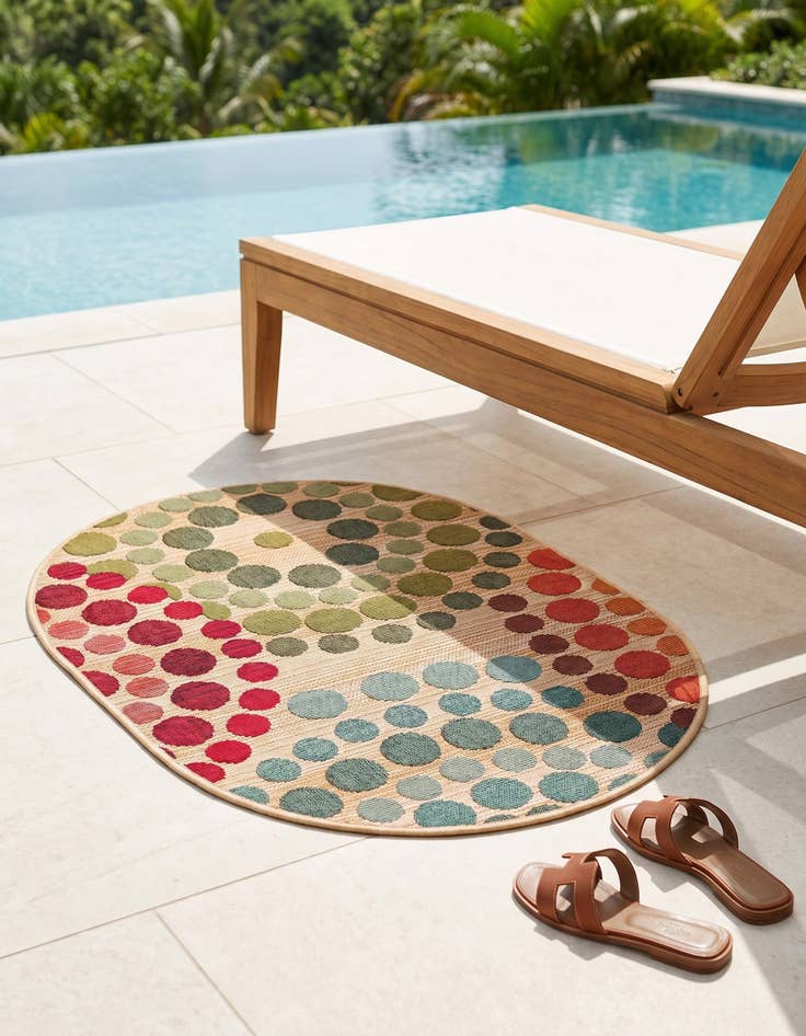 Detail image of 2' 2 x 3' Easy-Clean Modern Indoor / Outdoor Oval Rug
