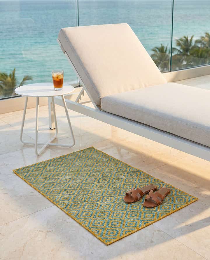 2' x 3' Easy-Clean Jill Zarin Costa Rica Indoor / Outdoor Rug