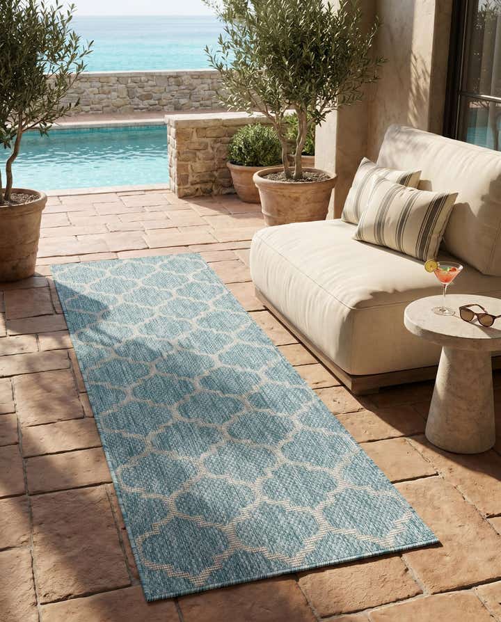 2' x 6' Easy-Clean Lattice Indoor / Outdoor Runner Rug