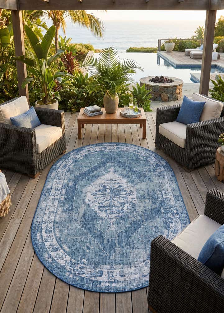 5' 3 x 8' Easy-Clean Traditional Indoor / Outdoor Oval Rug