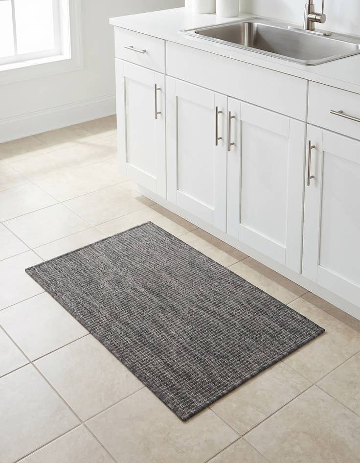 Detail image of 2' x 3' 1 Easy-Clean Solid Indoor / Outdoor Rug