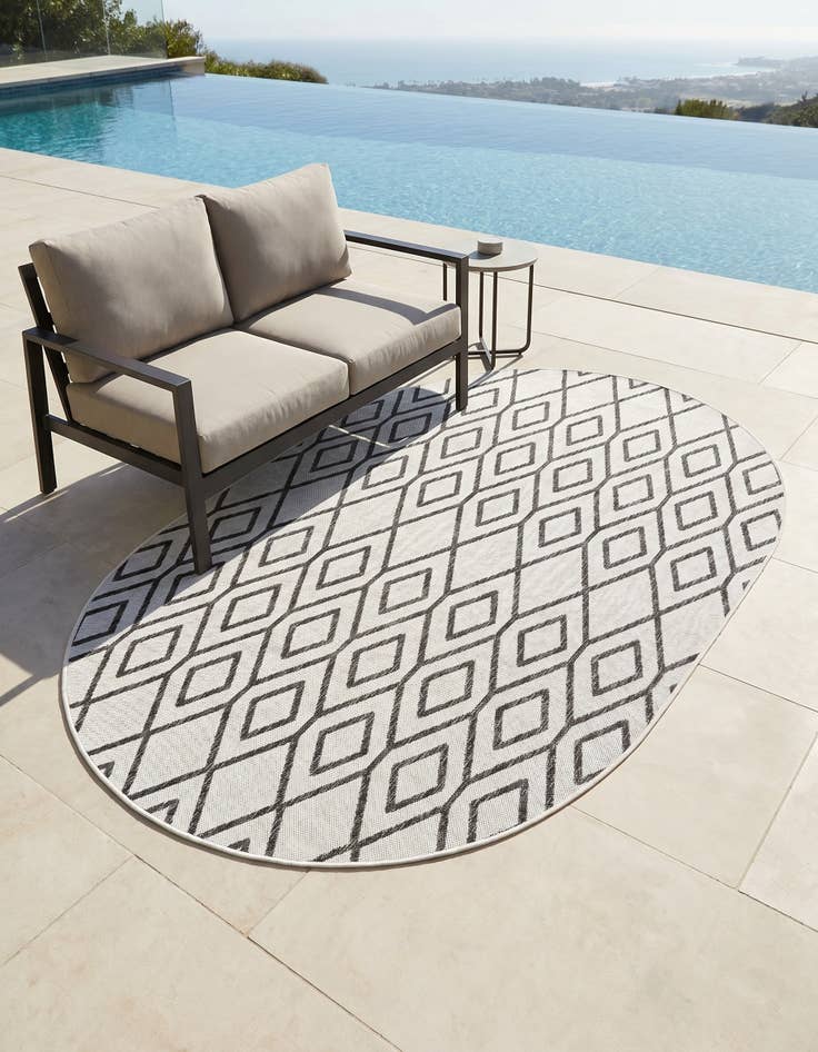 Detail image of 5' 3 x 8' Easy-Clean Jill Zarin Turks and Caicos Indoor / Outdoor Oval Rug