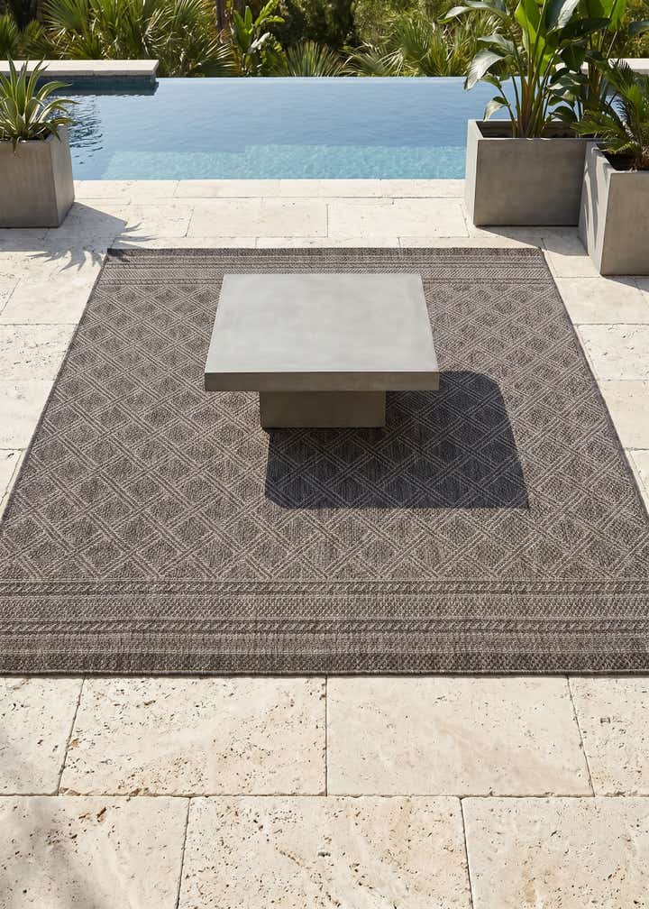 5' 1 x 5' 1 Easy-Clean Trellis Indoor / Outdoor Square Rug