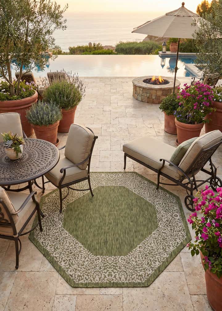 5' 3 x 5' 3 Easy-Clean Border Indoor / Outdoor Octagon Rug