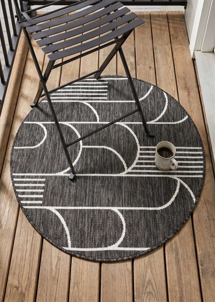 3' 1 x 3' 1 Easy-Clean Modern Indoor / Outdoor Round Rug