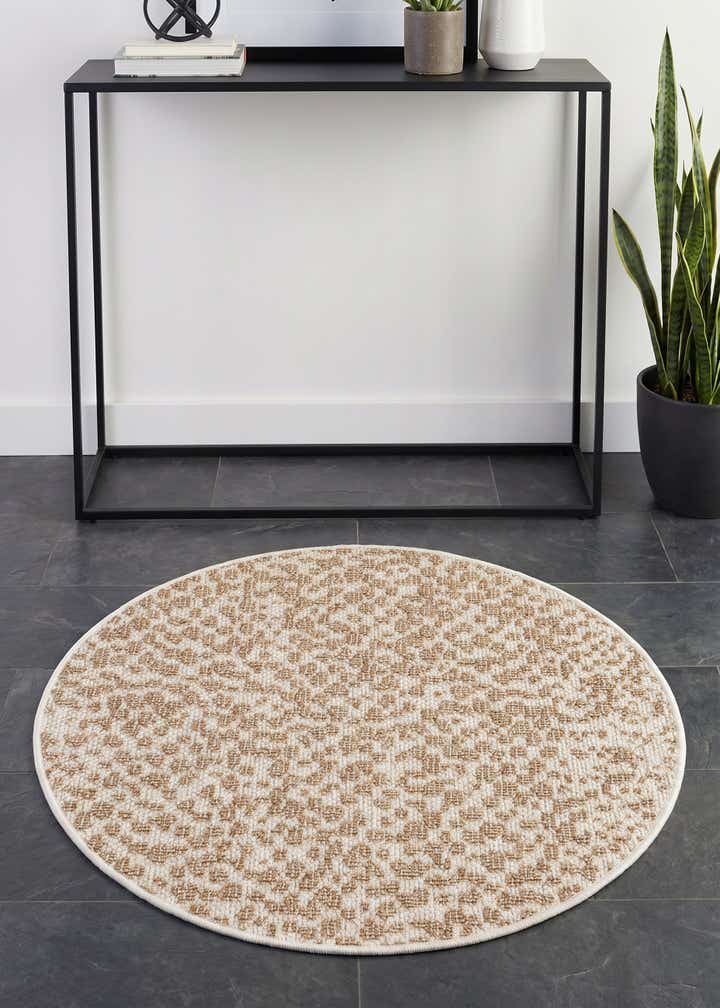 3' 1 x 3' 1 Easy-Clean Safari Indoor / Outdoor Round Rug