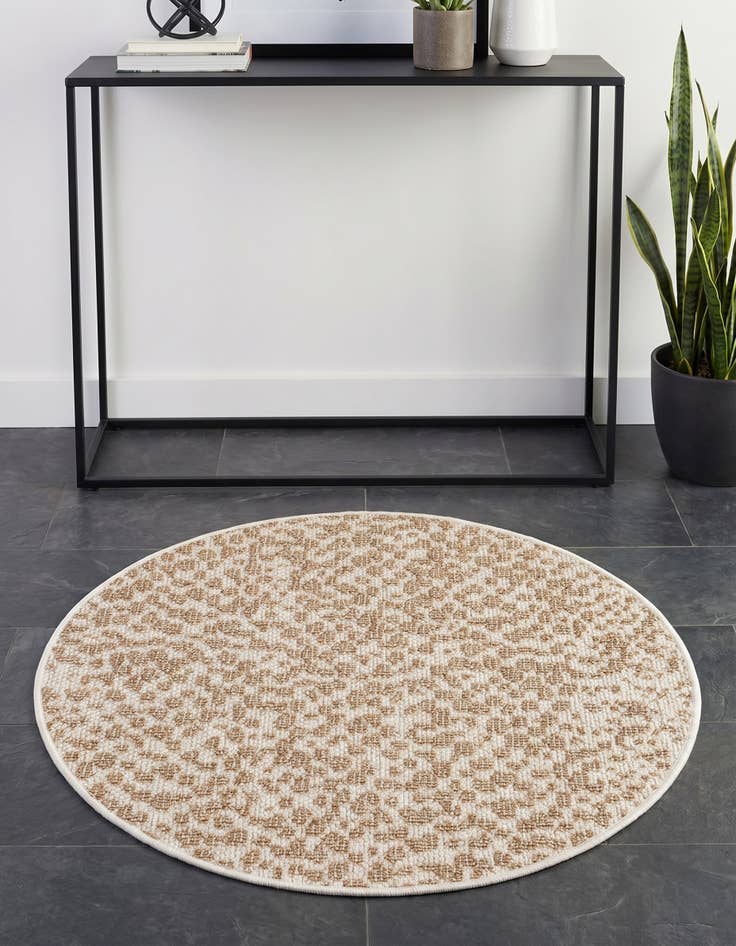 Detail image of 3' 1 x 3' 1 Easy-Clean Safari Indoor / Outdoor Round Rug