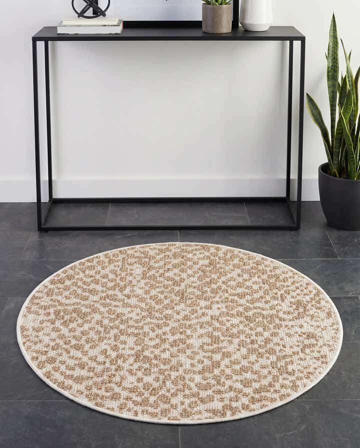 3' 1 x 3' 1 Easy-Clean Safari Indoor / Outdoor Round Rug