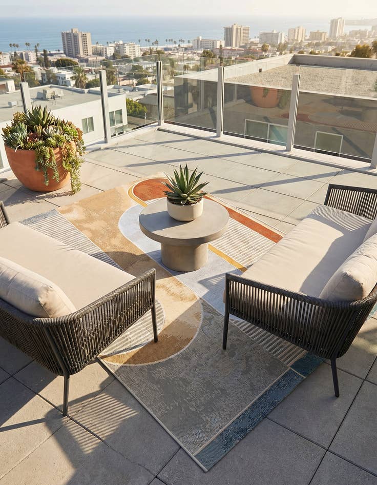 Detail image of 4' 1 x 6' 1 Easy-Clean Modern Indoor / Outdoor Rug