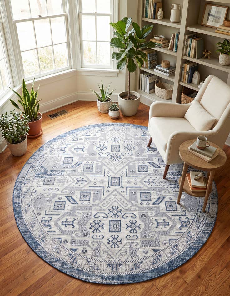 Detail image of 7' 10 x 7' 10 Easy-Clean Aztec Indoor / Outdoor Round Rug