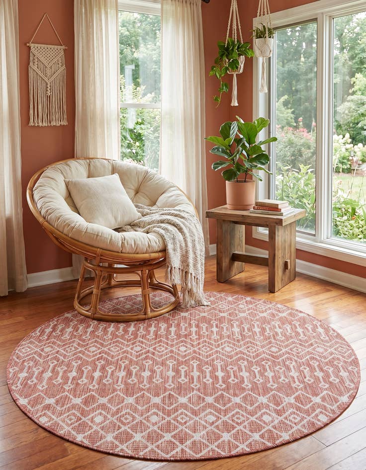 Detail image of 5' 3 x 5' 3 Easy-Clean Lattice Indoor / Outdoor Round Rug