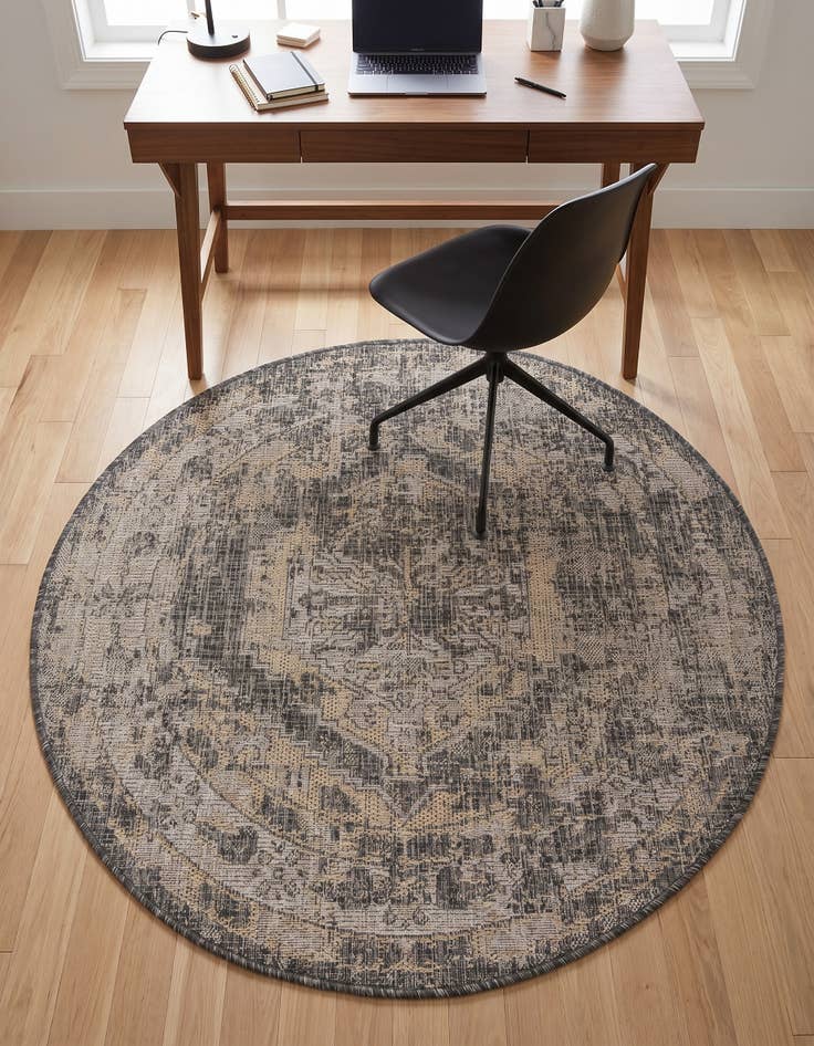 Detail image of 4' x 4' Easy-Clean Traditional Indoor / Outdoor Round Rug