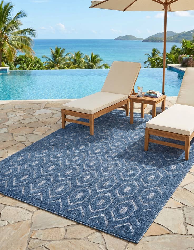 Detail image of 4' x 6' Easy-Clean Trellis Textured Indoor / Outdoor Rug