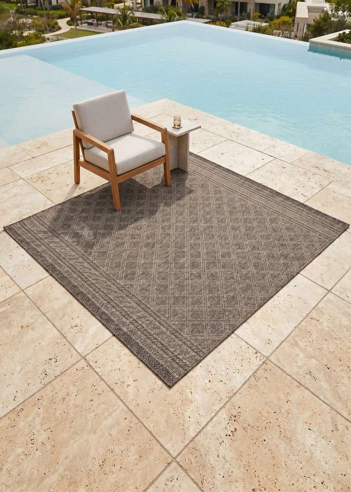 5' 1 x 5' 1 Easy-Clean Trellis Indoor / Outdoor Square Rug