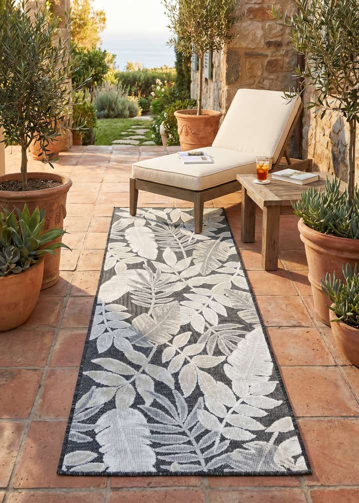 2' 2 x 6' Easy-Clean Botanical Indoor / Outdoor Runner Rug