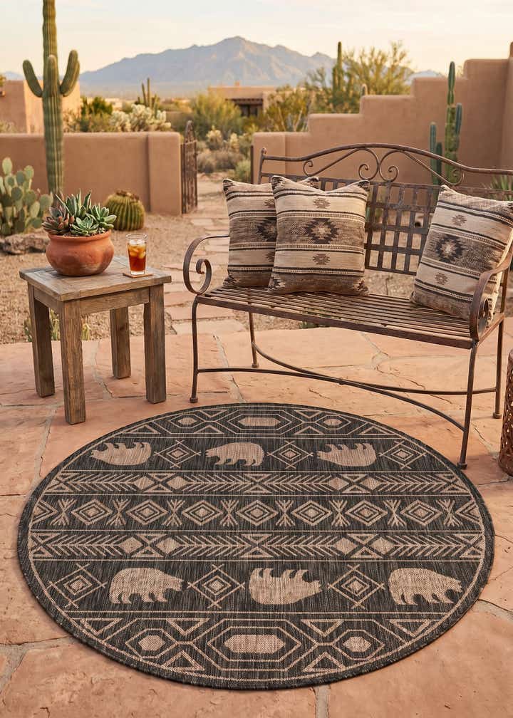 5' 3 x 5' 3 Easy-Clean Southwestern Indoor / Outdoor Round Rug