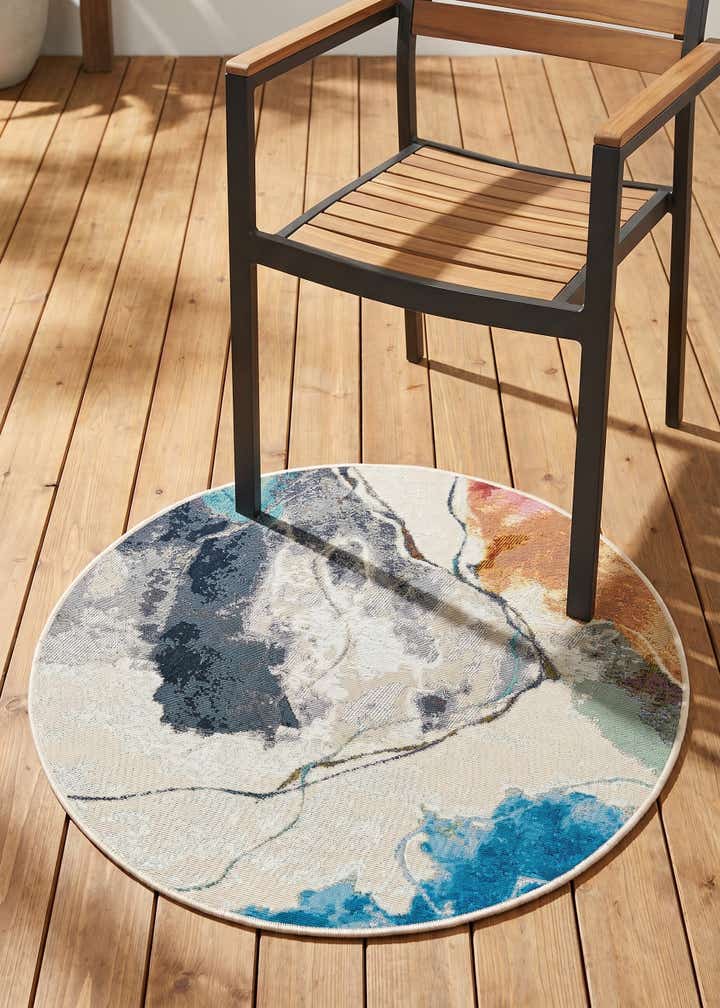 3' 3 x 3' 3 Easy-Clean Modern Indoor / Outdoor Round Rug