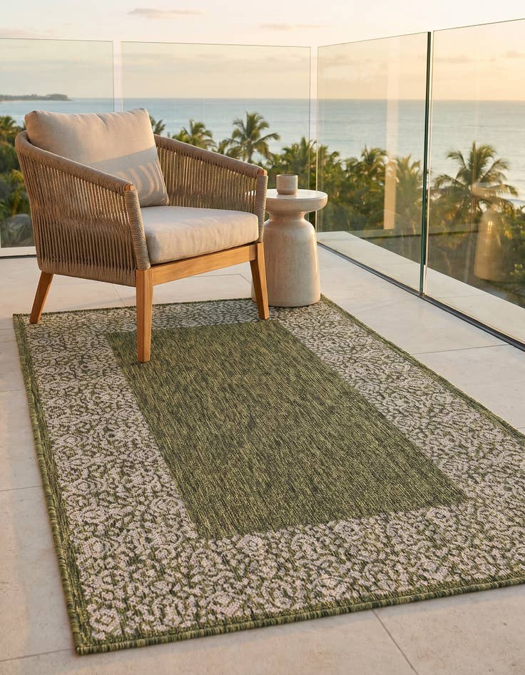 Detail image of 3' x 5' 3 Easy-Clean Border Indoor / Outdoor Rug