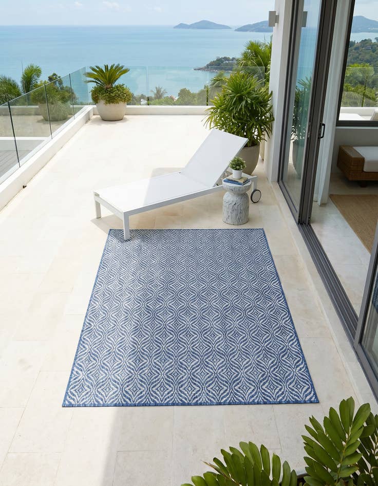 Detail image of 4' x 6' Easy-Clean Trellis Indoor / Outdoor Rug