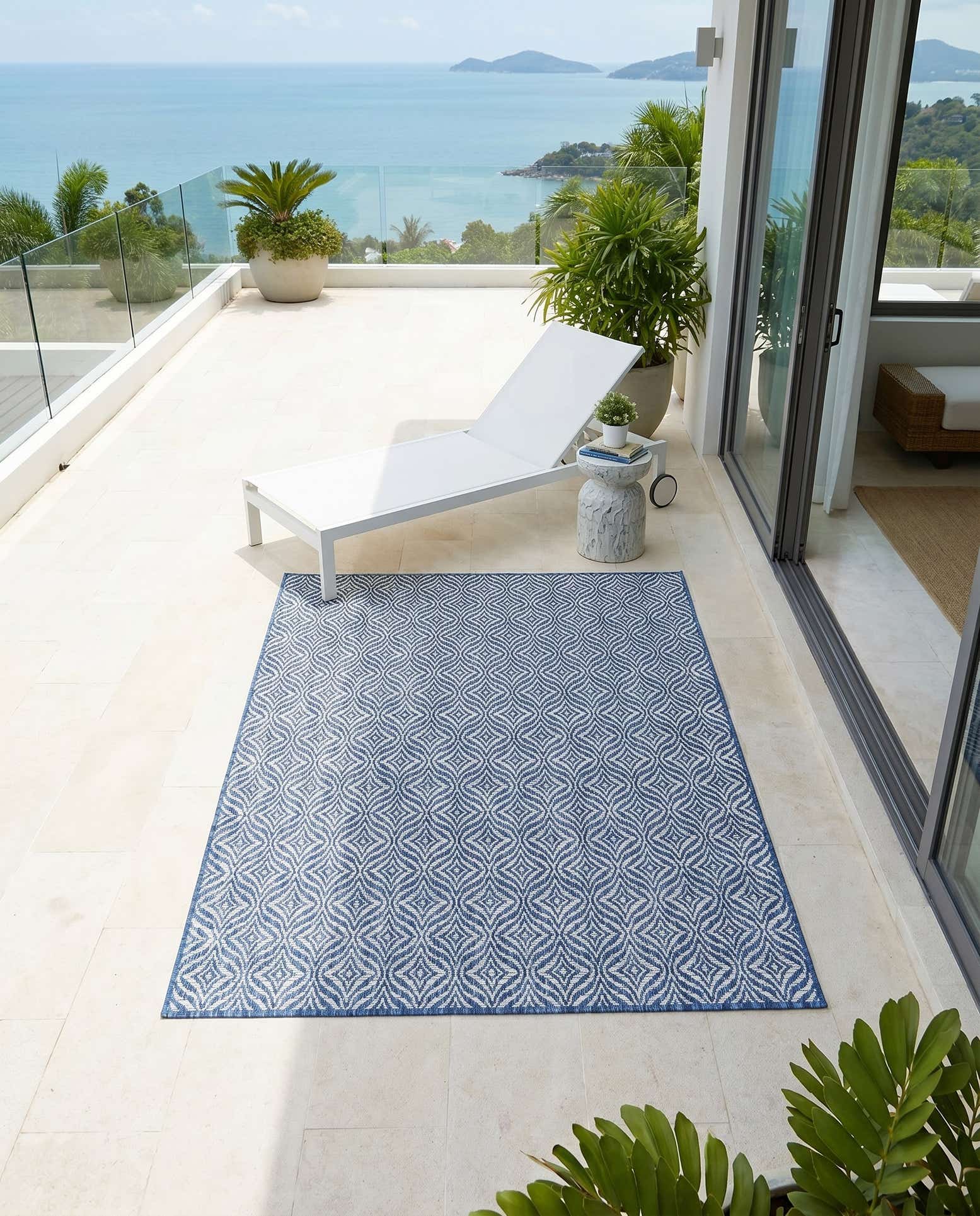 4' x 6' Easy-Clean Lattice Indoor / Outdoor Rug