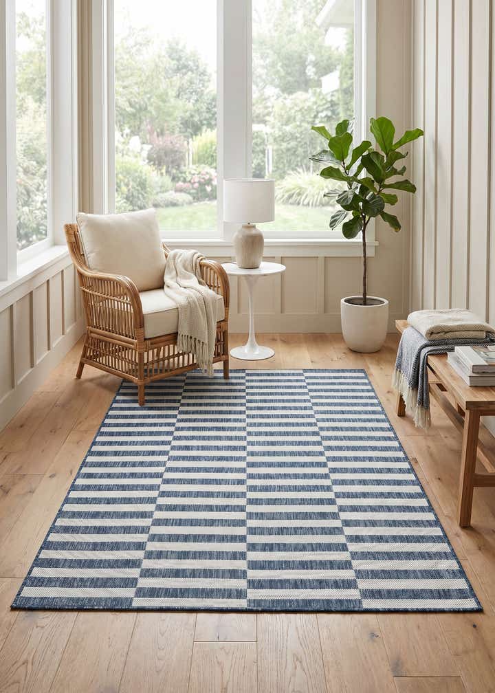 5' 3 x 7' Easy-Clean Striped Indoor / Outdoor Rug