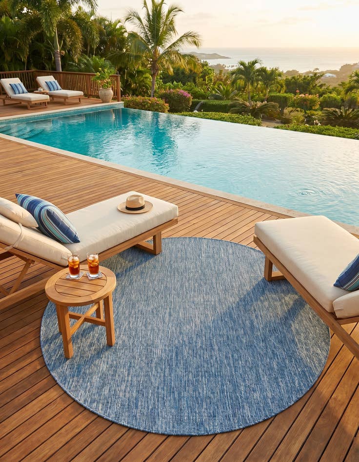 Detail image of 7' 10 x 7' 10 Easy-Clean Solid Indoor / Outdoor Round Rug