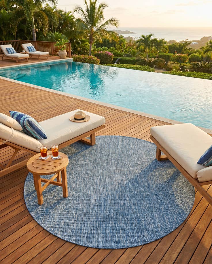 Detail image of 7' 10 x 7' 10 Easy-Clean Solid Indoor / Outdoor Round Rug