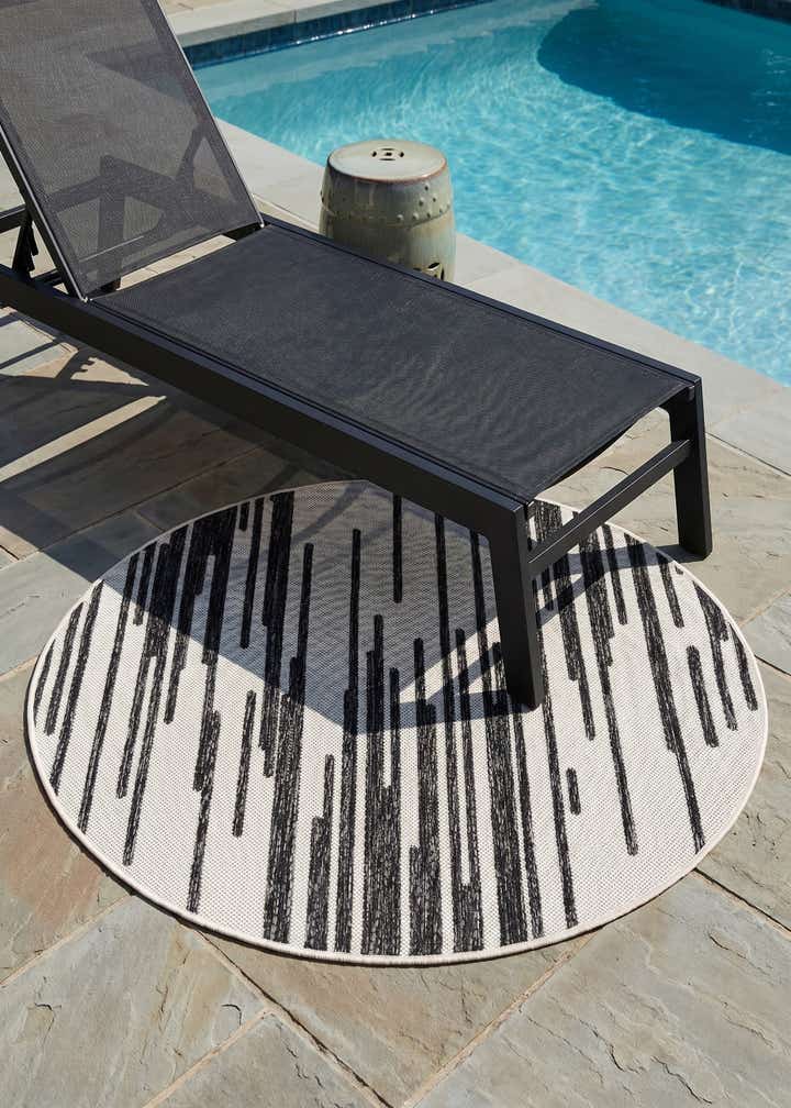 3' x 3' Easy-Clean Modern Indoor / Outdoor Round Rug